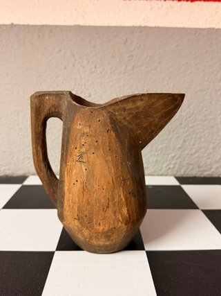 Jarra madera tallada antigua