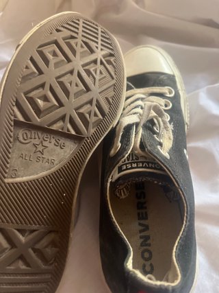 Converse negras talla 35 con corazón