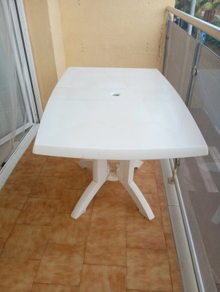 Mesa plegable con agujero para sombrilla 116x74x74