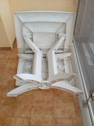 Mesa plegable con agujero para sombrilla 116x74x74