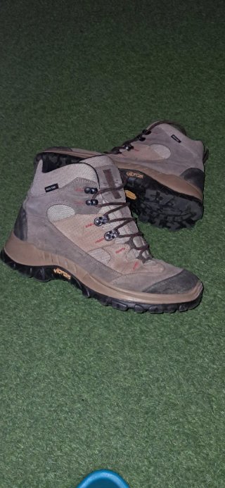 Botas de montaña Decathlon talla 42 Suela Vibram