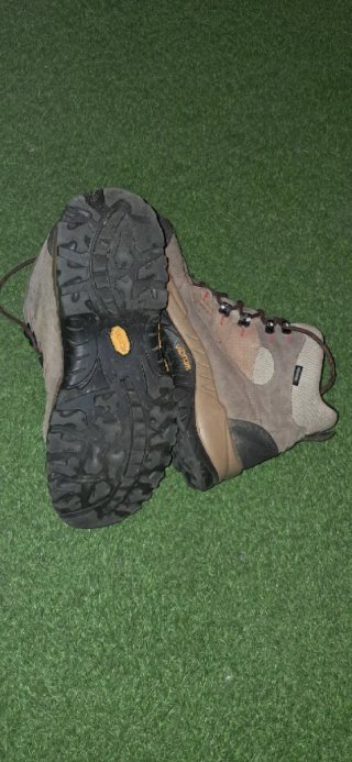 Botas de montaña Decathlon talla 42 Suela Vibram