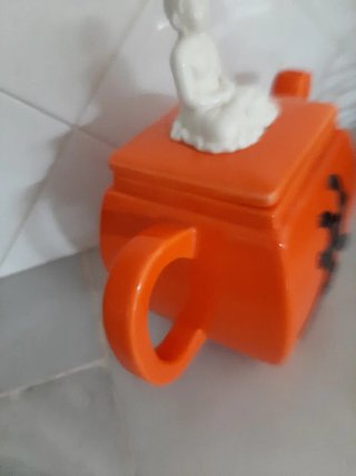 Tetera de cerámica naranja con Buda