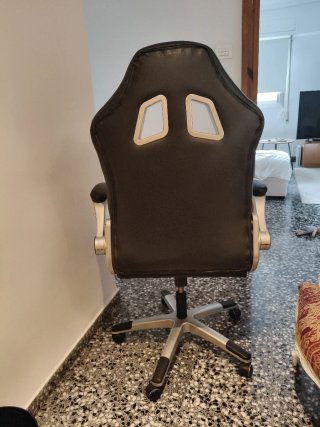 Silla gamer giratoria negra y azul