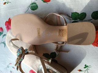 Sandalias Menbur doradas y plateadas
