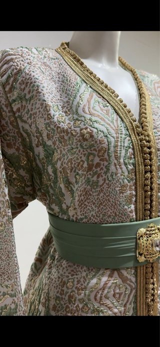 Takchita bordada oro y verde