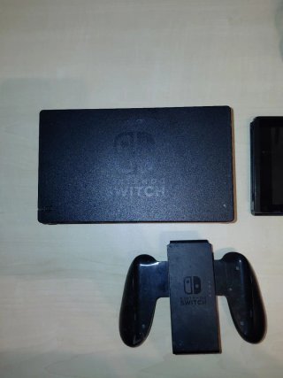 Nintendo Switch + Funda Mario + Accesorios