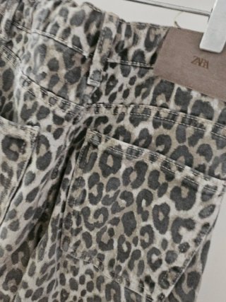 Pantalón niña Zara leopardo T.10