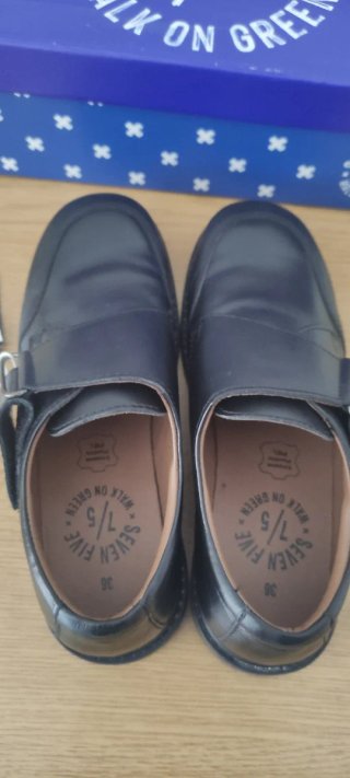 Zapatos escolares Merkal Seven Five negros