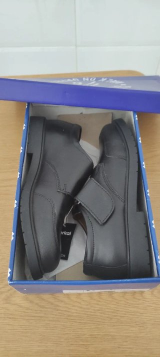 Zapatos escolares Merkal Seven Five negros