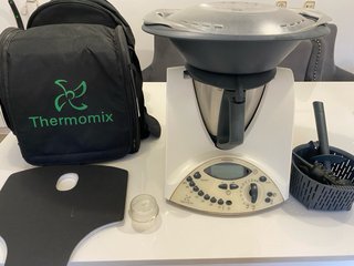 Thermomix TM31 con accesorios y bolsa
