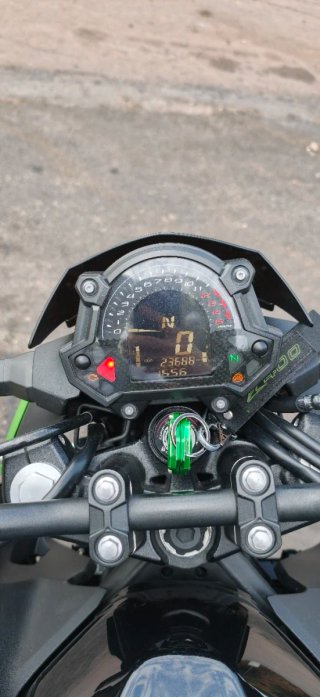 Kawasaki Z400 2023 Negra/Verde