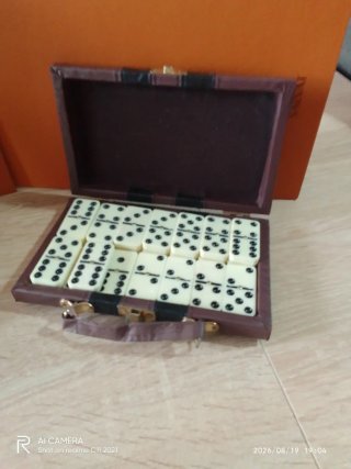 2 juegos de dominó con maletín