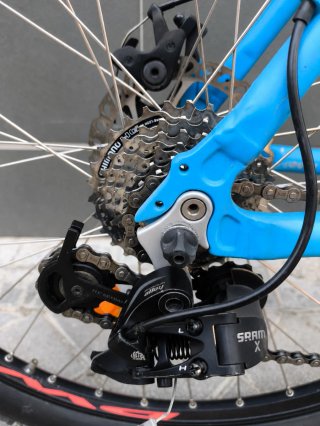 Bicicleta BTWIN azul montaña