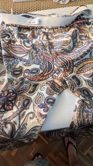 Pantalón Mango estampado paisley