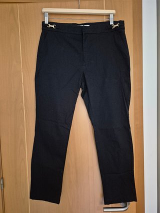 Pantalón Capri Sfera Negro Hebilla Dorada talla 40
