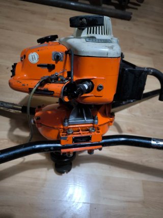 Ahoyadora Stihl BT360 + 3 barrenas + alargador