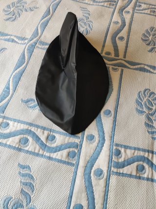 Traje de agua impermeable negro