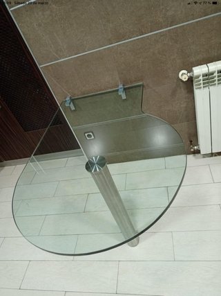 Mesa de diseño cristal y metal