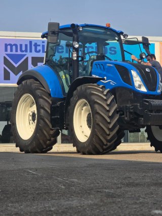 ALQUILER tractor New Holland T5 120 con apero..