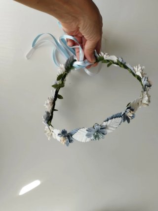 Corona de niña flores comunión azul y blanco