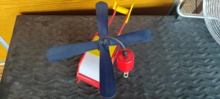 Helicóptero de madera para niños