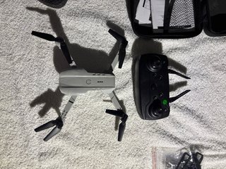 Dron con cámara y mando