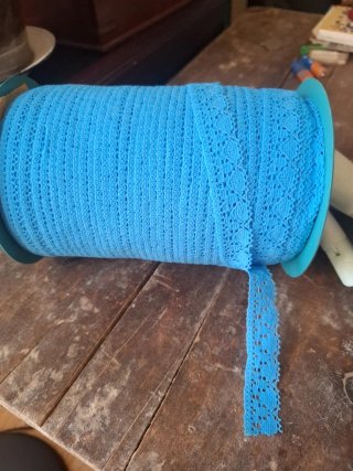 BOBINA PUNTILLA AZUL. ENCAJE