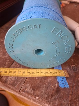 BOBINA PUNTILLA AZUL. ENCAJE
