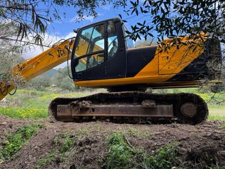 Excavadora JCB JS200 con cadenas