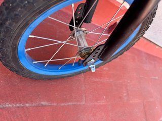 Bicicleta sin pedales azul