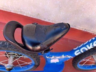 Bicicleta sin pedales azul