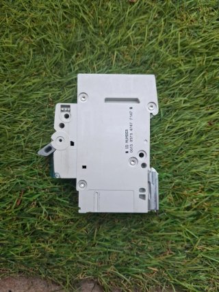Interruptor Automático Unipolar Hager C10