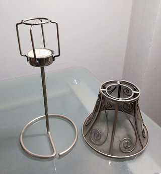 Porta candela in ferro con stelo e paralume