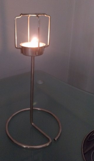 Porta candela in ferro con stelo e paralume