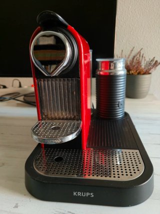 Cafetera Nespresso Krups Roja