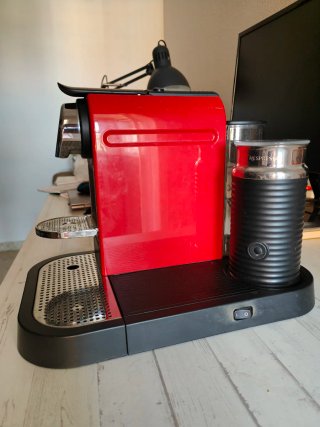Cafetera Nespresso Krups Roja