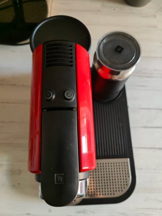 Cafetera Nespresso Krups Roja