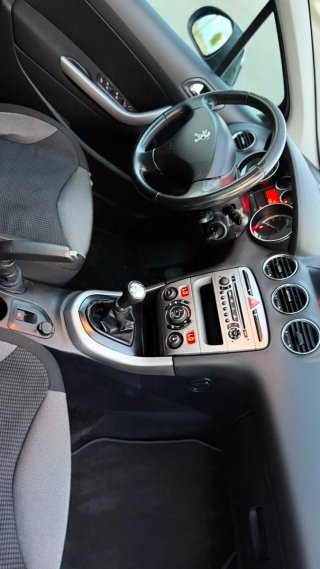 Peugeot 308 SW 1.6 HDi 92cv - Familiar 7 plazas
