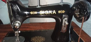 Máquina de coser Sigma antigua