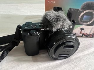 Cámara Sony ZV-E10 Vlog Kit