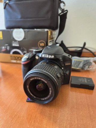 Cámara Nikon D3200 reflex como nueva