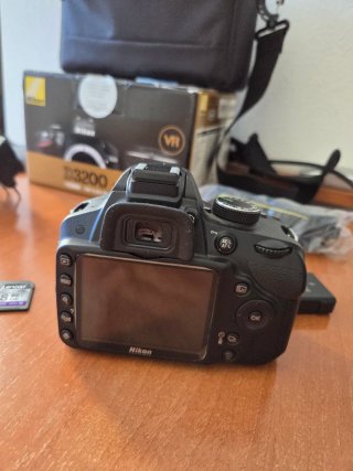 Cámara Nikon D3200 reflex como nueva