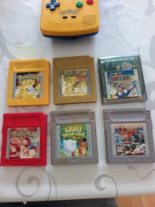 Game Boy Color Amarilla Edición Pikachu