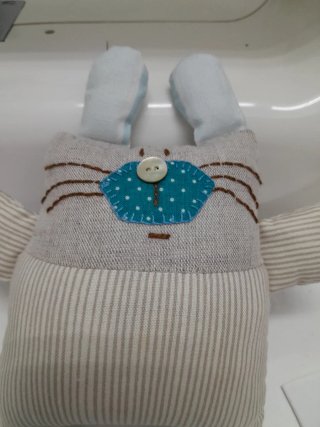 Muñeco artesanal de tela hecho a mano
