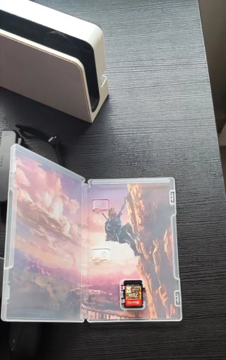 Nintendo Switch OLED + Zelda Breath Of The Wild