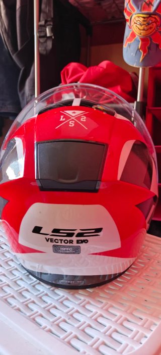 Casco de moto LS2 rojo y blanco