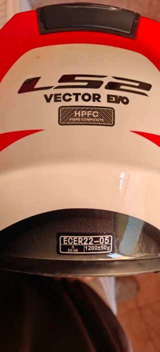 Casco de moto LS2 rojo y blanco