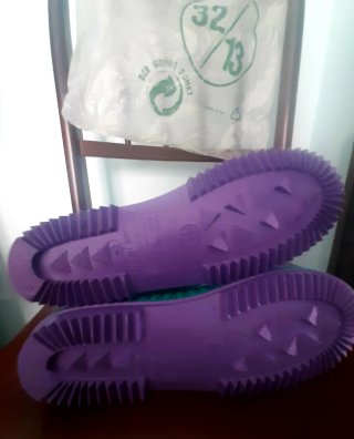 3 Botas de agua, 3 pantuflas y zapatilla infantil