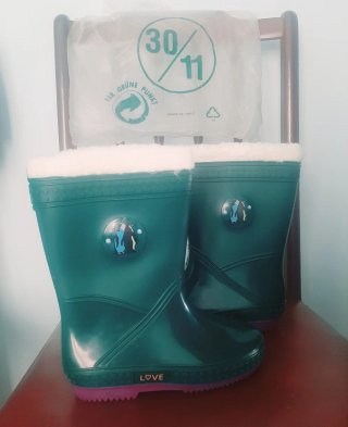 3 Botas de agua, 3 pantuflas y zapatilla infantil